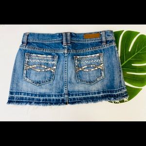 💥 3/30 A&F distressed denim mini skirt sz 4💥